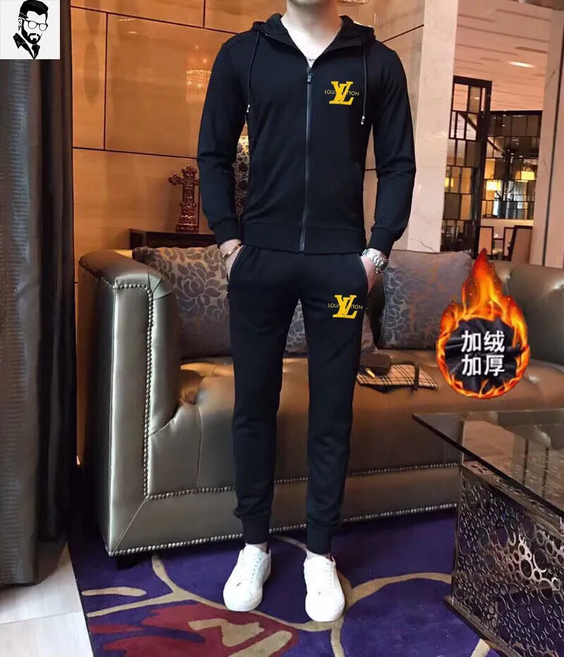 🅿️460 brand [LV Louis Vuitton] (velvet and thickened) 2025 autumn and winter new products, celebrities’ favorite fashion-flavored casual suits, clean and neat tailoring, full of urban style. Made of high-quality customized fabrics, the inner warmth is excellent, the hand feels soft and dry, and the upper body effect is crisp and stylish. The three-dimensional cutting process and the pattern are all of high standards, and the silhouette version has the right benefits! It is not tight at all, and you feel good when you wear it. So many top-quality raw materials create high-end products with unparalleled value. It is the first choice for high-end fashion people. (Size: M-4XL can wear up to 200 pounds)